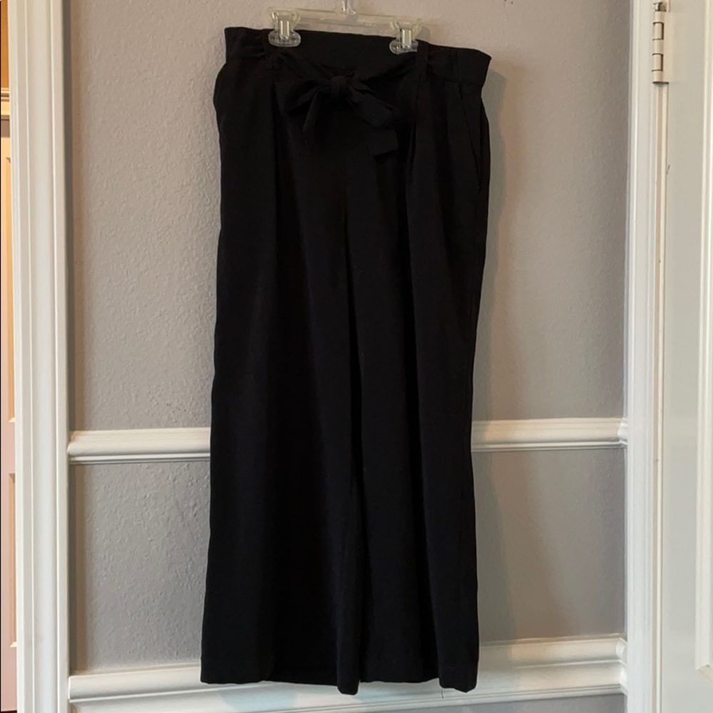Black flowey pants